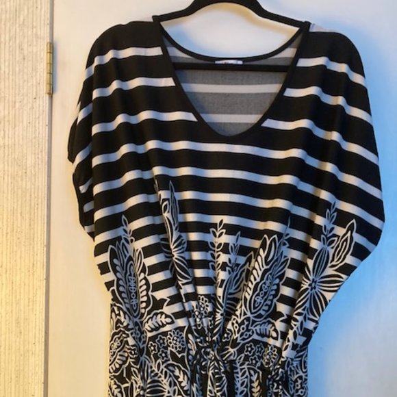 Milano Tops - Black and white top